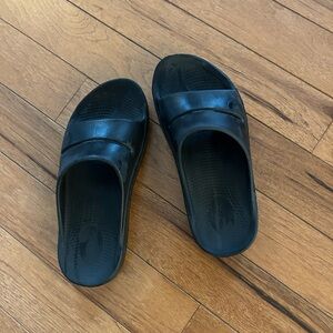Black Slide Sandals - Comfortable Everyday Slip-Ons OOFOS Sz 9 women ..Sz 40